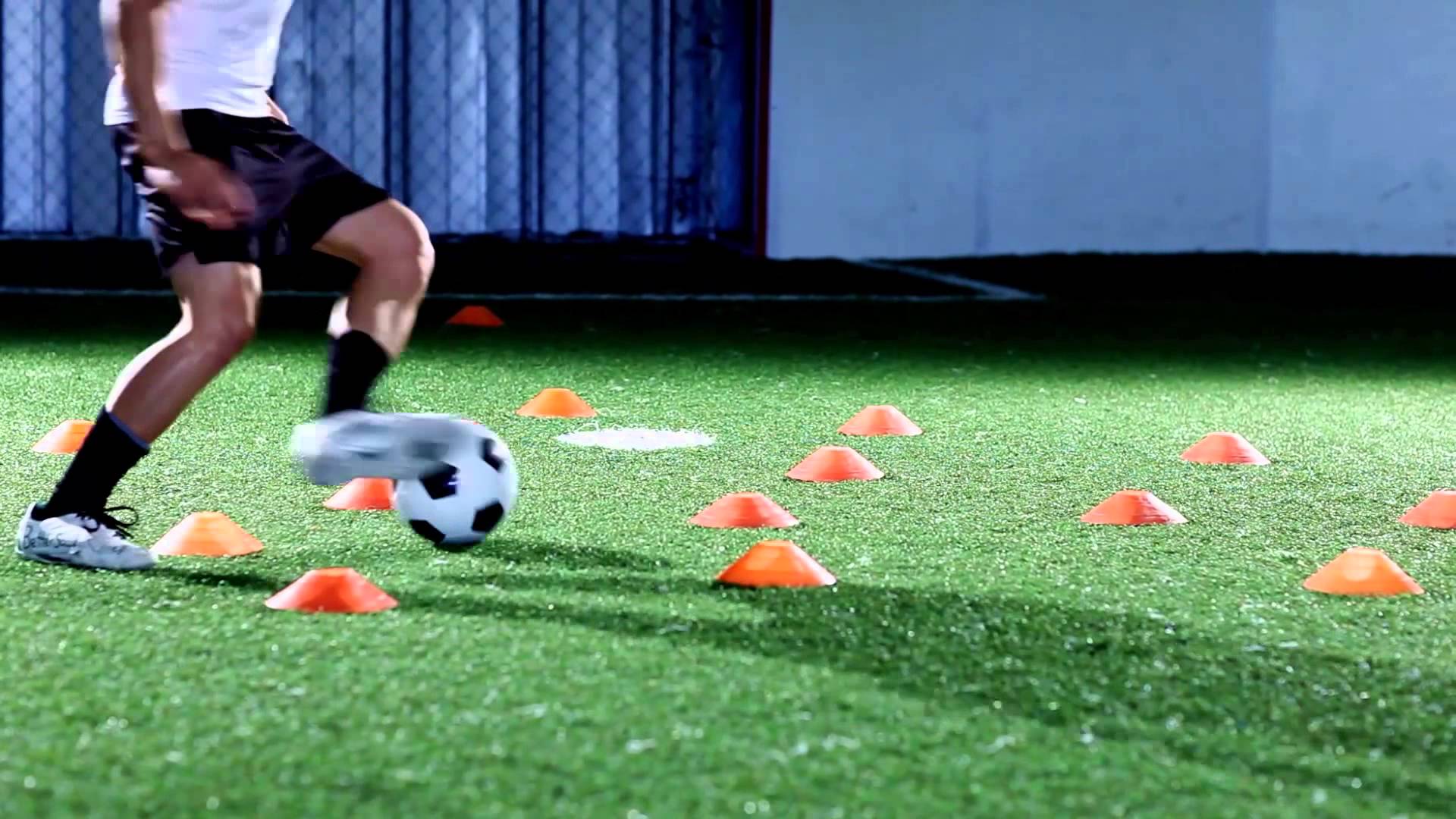Ecole de Foot - Conduite de balle -  Exercices de foot, Exercices de  football, Exercice sport